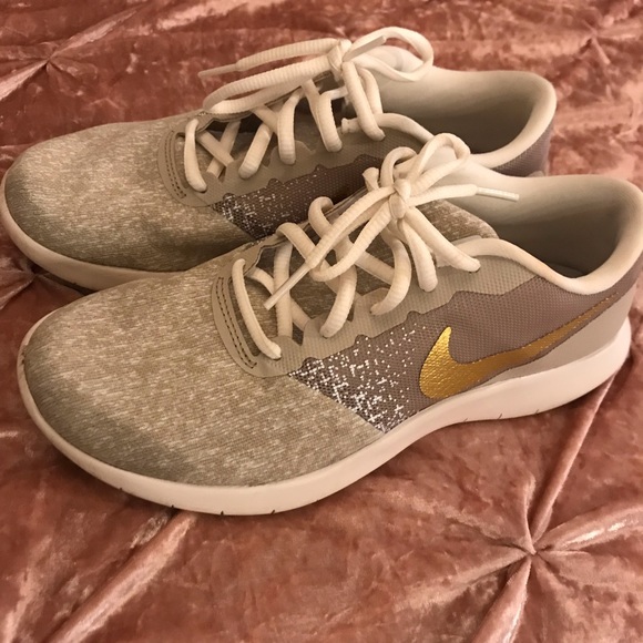 Nike Shoes - Like New Nike Running Sneakers